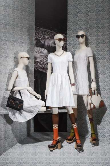 Prada выпустил коллекцию белоснежных платьев Spring Package (ФОТО) Prada выпустил коллекцию белоснежных платьев Spring Package (ФОТО)