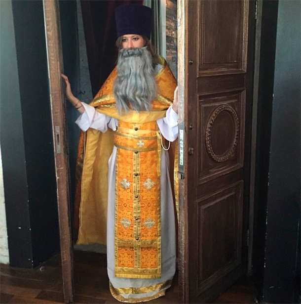 Сеть «взорвало» фото Собчак в рясе и с бородой (ФОТО) Сеть «взорвало» фото Собчак в рясе и с бородой (ФОТО)