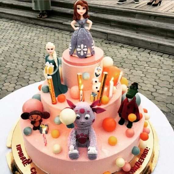 Дочь Ани Лорак отпраздновала 4-летие по-королевски (ФОТО) Дочь Ани Лорак отпраздновала 4-летие по-королевски (ФОТО)