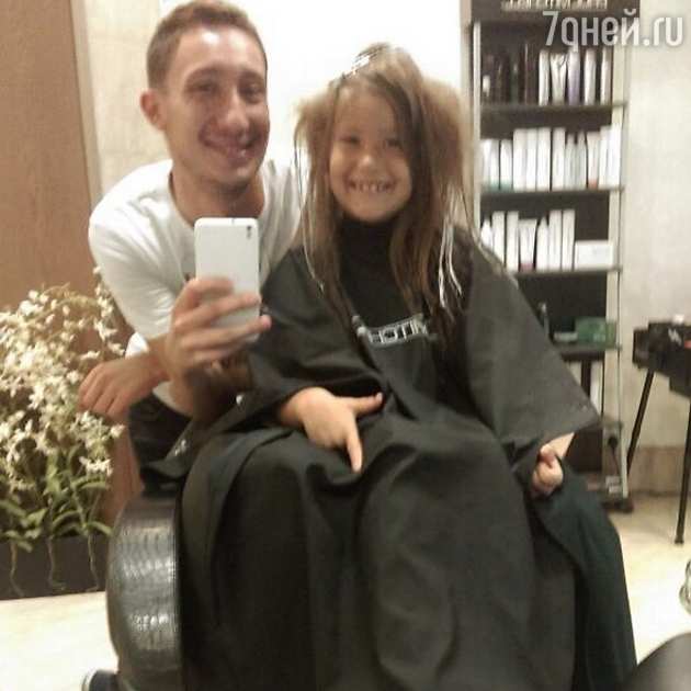 Дана Борисова красит волосы 7-летней дочери (ФОТО) Дана Борисова красит волосы 7-летней дочери (ФОТО)