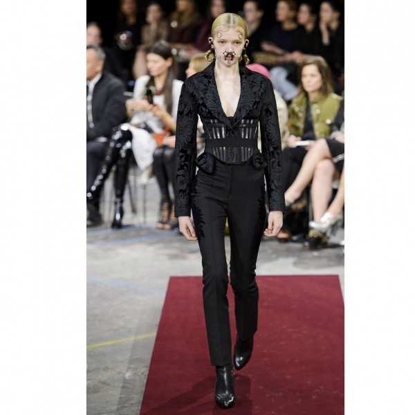 Новый гот: в моде total black (ФОТО) Новый гот: в моде total black (ФОТО)