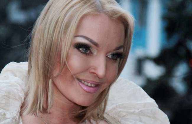Анастасия Волочкова стала жертвой пограничников из-за бородинского хлеба и кильки (ФОТО)