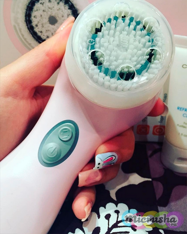 Электрическая щетка для умывания Clarisonic