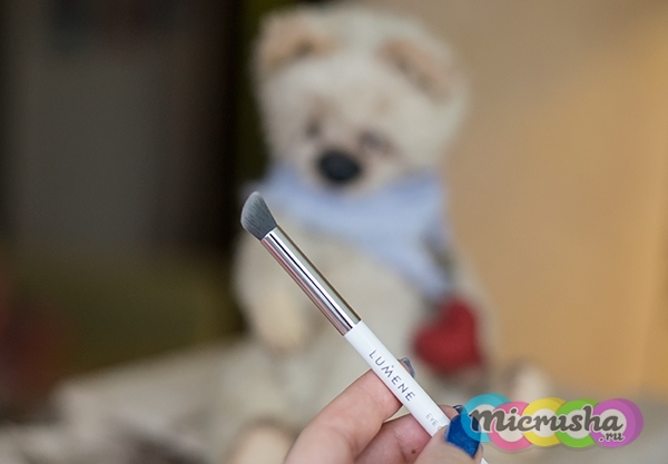 скошенная кисть от Lumene